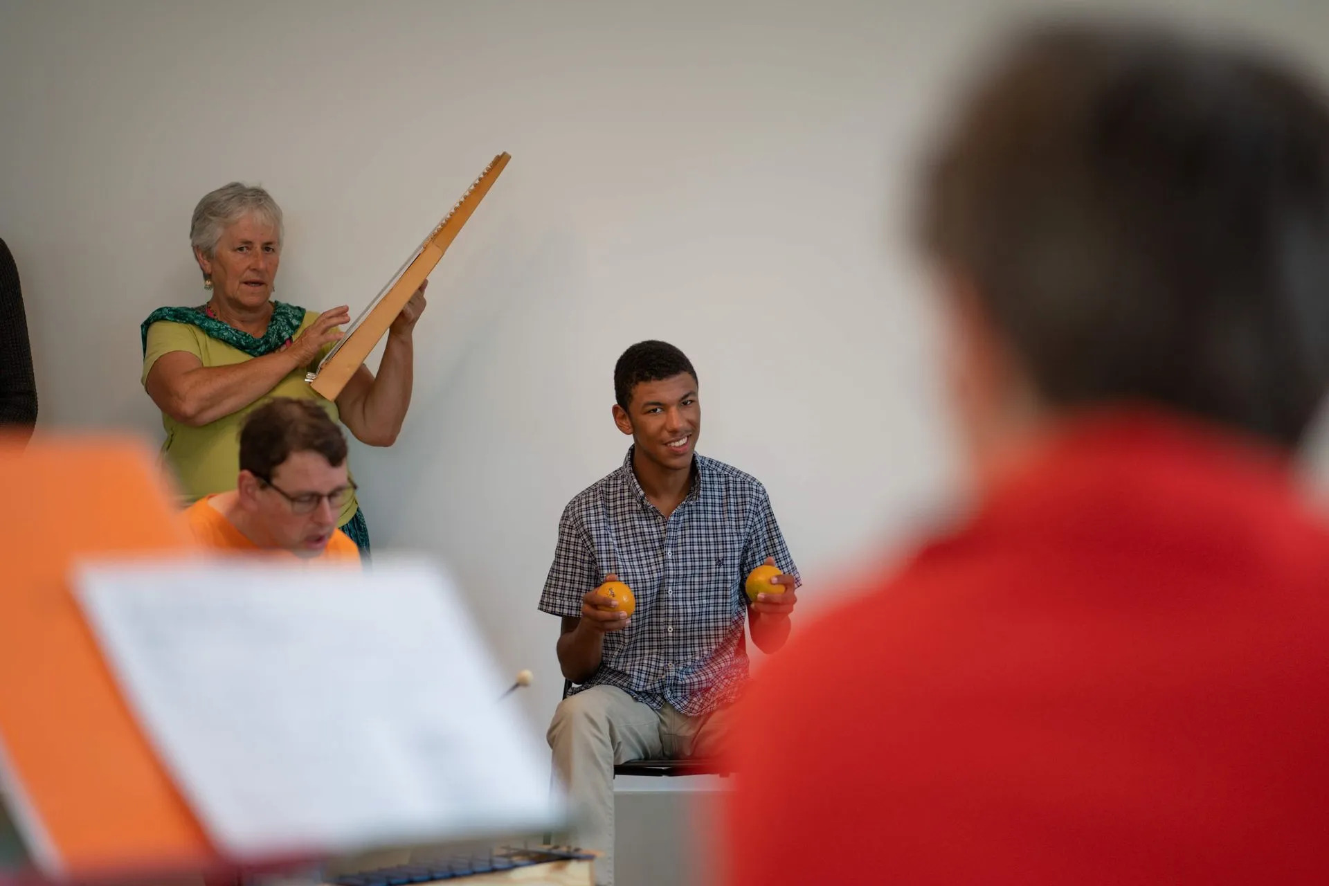 Musiker innen am spielen